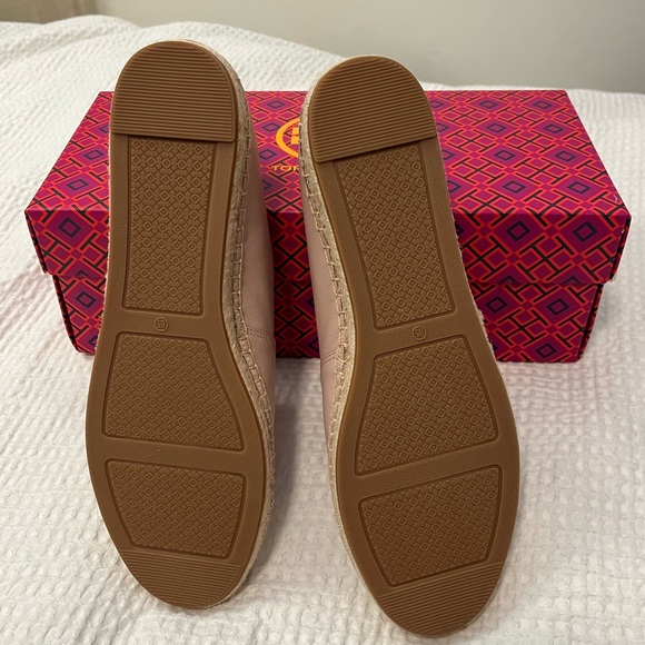 Brand new Tory Burch shoes, Size 8.5, Seashell Pink sandal - Picture 4 of 9